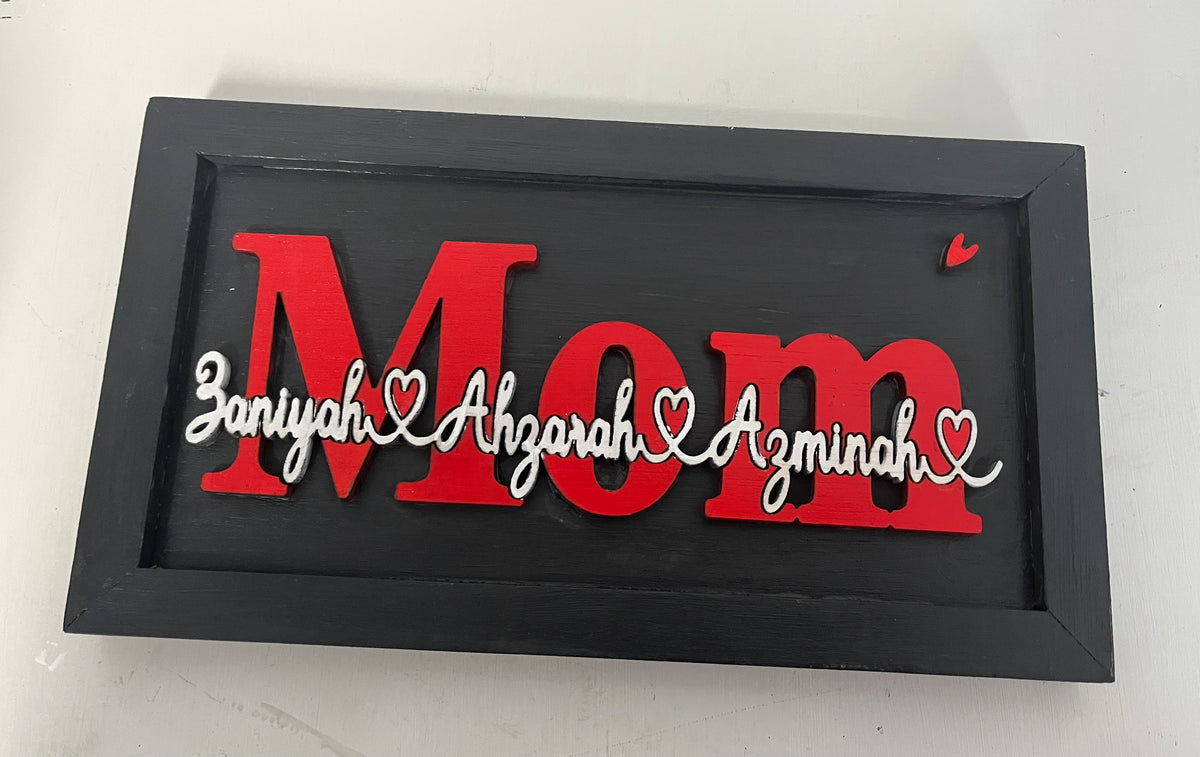 Personalized "Mom" Frame sign